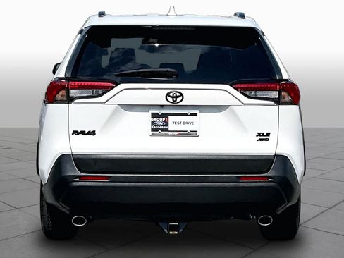 Used 2021 Toyota RAV4 XLE AWD/4WD image 5