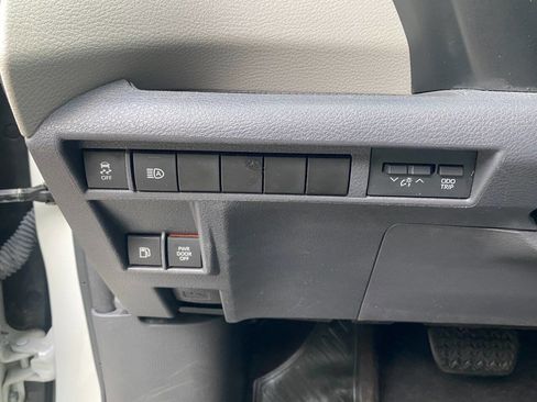 Used 2021 Toyota Sienna XLE image 17