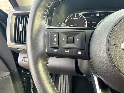 Used 2025 Nissan Pathfinder SL image 29