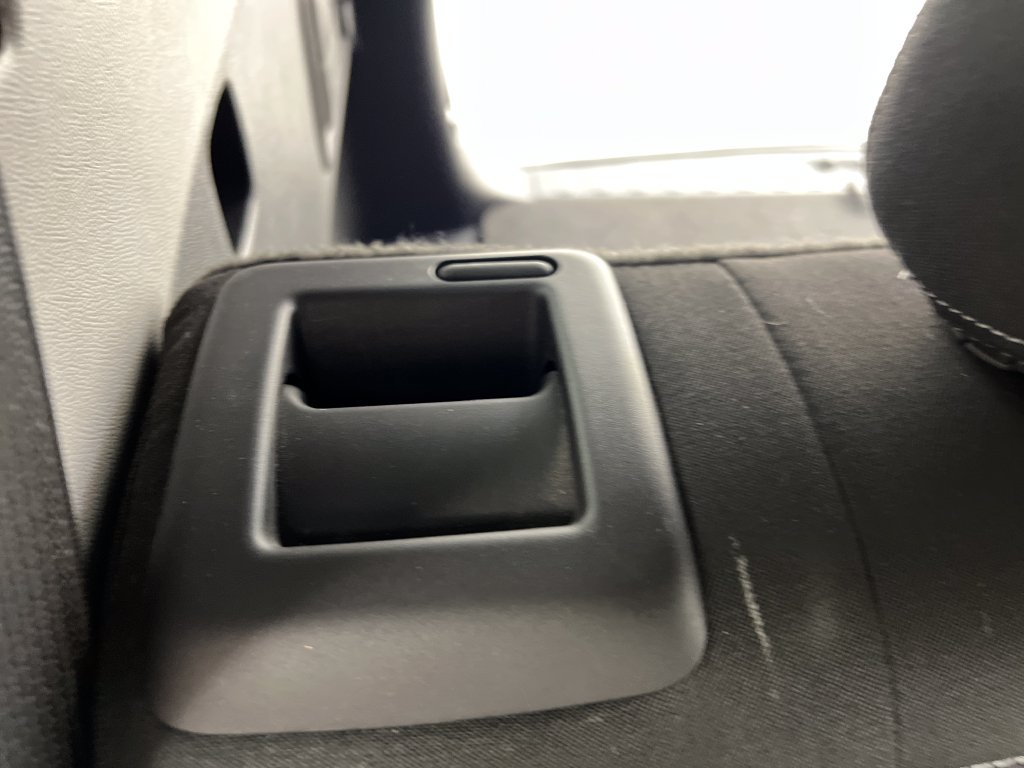Used 2024 GMC Terrain SLE AWD/4WD image 23