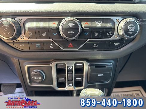 Used 2025 Jeep Wrangler Unlimited Sahara AWD/4WD image 27