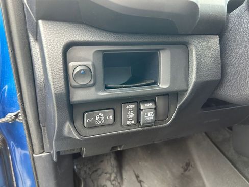 Used 2017 Toyota Tacoma TRD Sport w/ Exterior Package AWD/4WD image 23