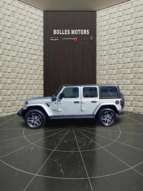 Certified 2024 Jeep Wrangler Unlimited w/ Convenience Group AWD/4WD image 14