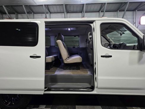Used 2019 Nissan NV 3500 SL image 11