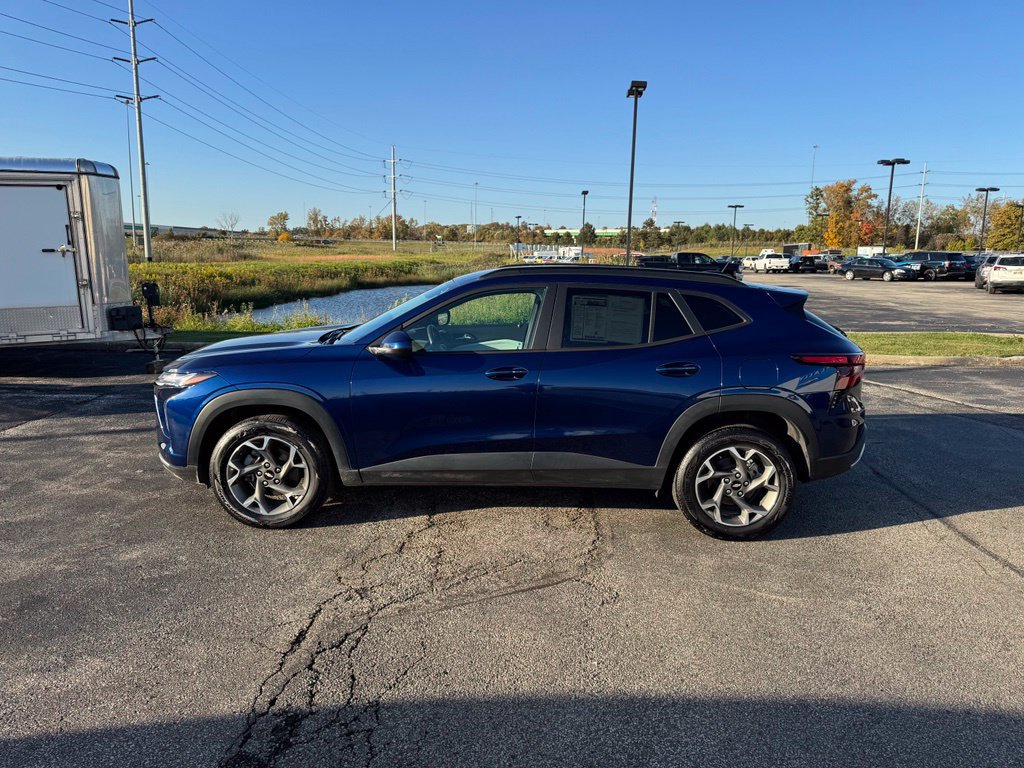 Used 2024 Chevrolet Trax LT w/ Driver Confidence Package FWD image 4