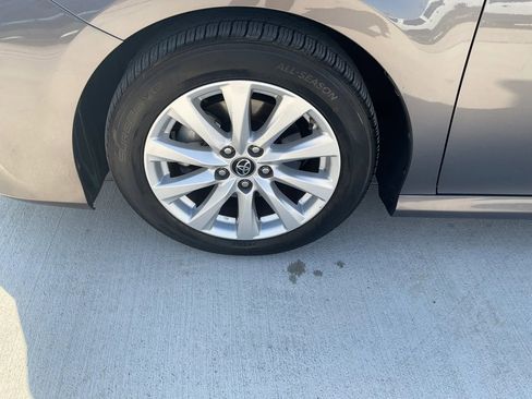 Used 2018 Toyota Camry LE image 27