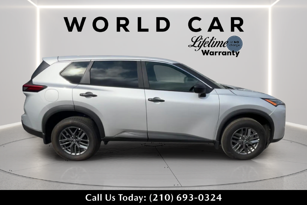 Used 2025 Nissan Rogue S FWD image 2