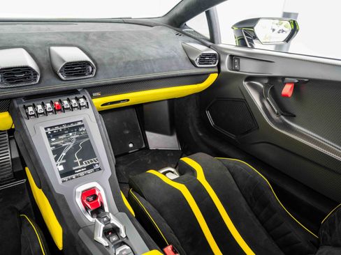 Used 2022 Lamborghini Huracan STO image 21