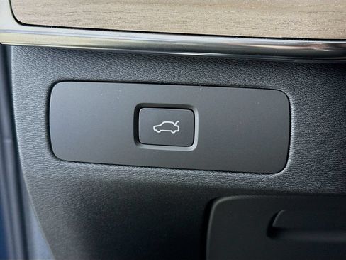 New 2026 Volvo XC90 B6 Plus w/ Protection Package AWD/4WD image 10