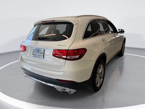 Used 2018 Mercedes-Benz GLC 300 4MATIC image 4
