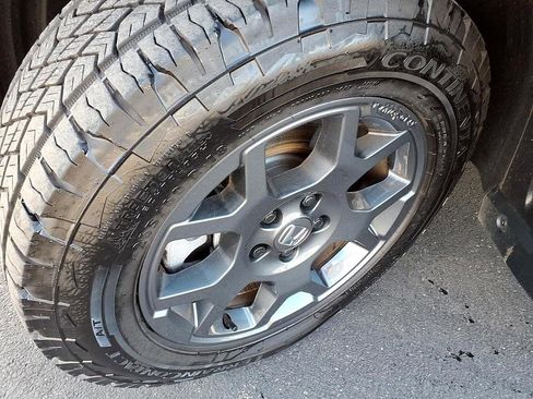 Used 2025 Honda Pilot TrailSport image 8