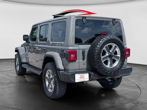 Used 2018 Jeep Wrangler Unlimited Sahara AWD/4WD image 5
