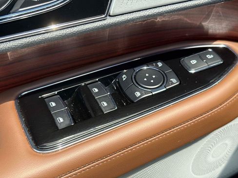 Used 2024 Lincoln Navigator Reserve AWD/4WD image 21
