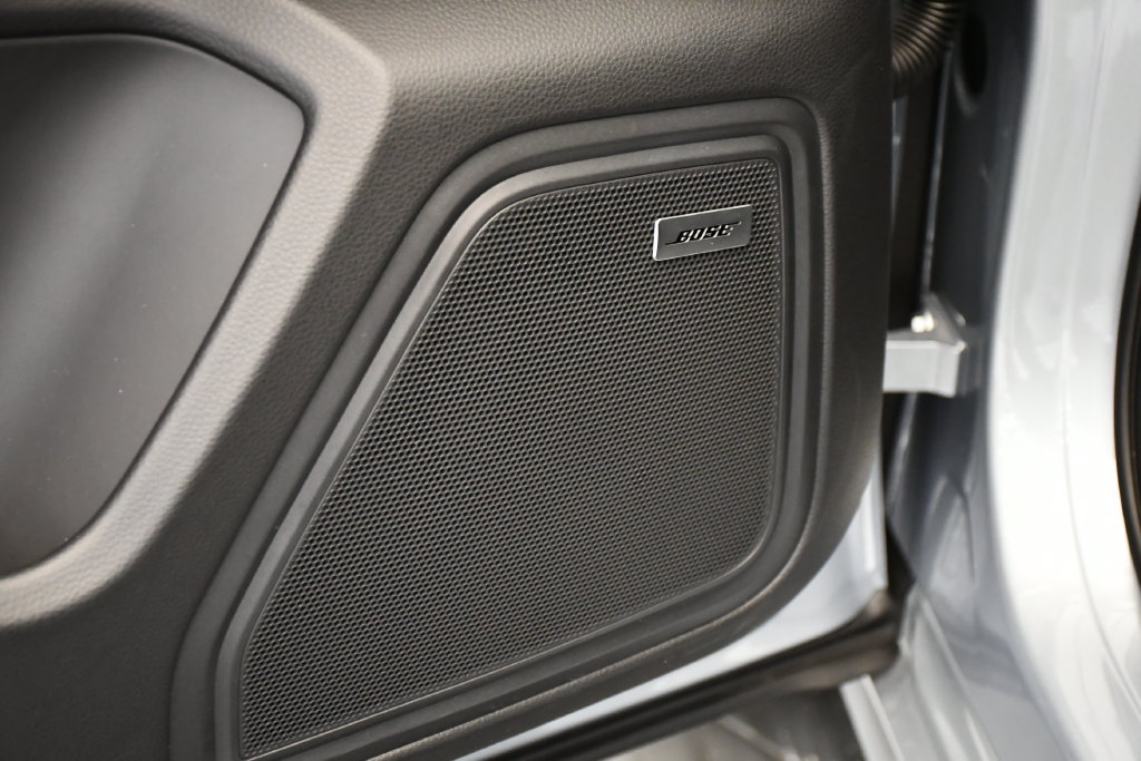 Certified 2026 Porsche Macan Turbo AWD/4WD image 38