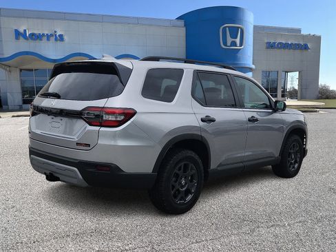 New 2025 Honda Pilot TrailSport image 4