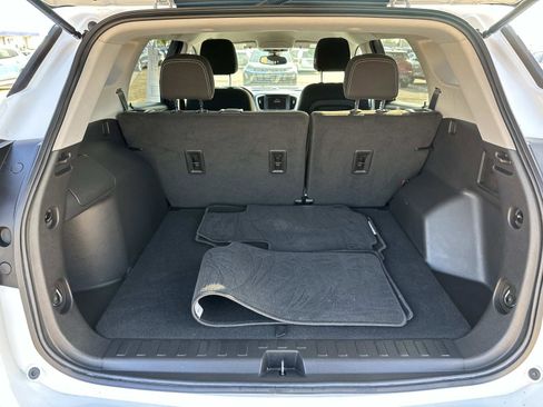 Certified 2023 GMC Terrain SLE w/ Driver Convenience Package image 9