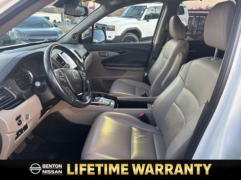 Used 2017 Honda Pilot Touring image 10