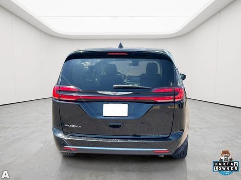 Certified 2024 Chrysler Pacifica Touring-L FWD image 9
