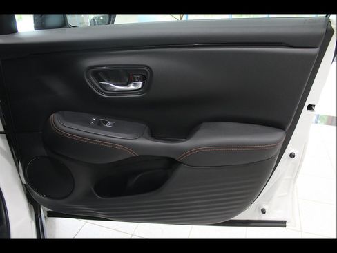 Certified 2025 Honda HR-V Sport image 24