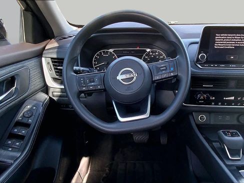 Used 2023 Nissan Rogue SV FWD image 6