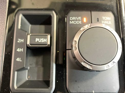 Used 2022 Toyota Tundra SR5 w/ SR5 Convenience Package image 8