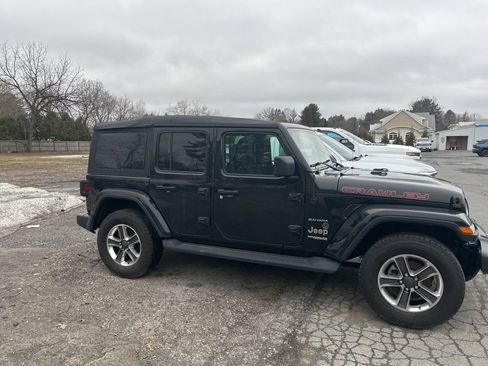 Used 2022 Jeep Wrangler Unlimited Sahara AWD/4WD image 2