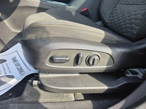 Used 2018 Chevrolet Equinox LT image 10