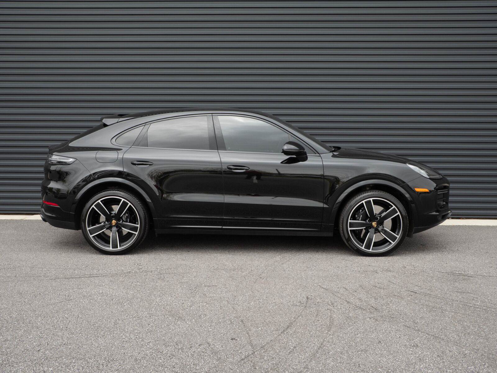 Certified 2023 Porsche Cayenne Turbo AWD/4WD image 28