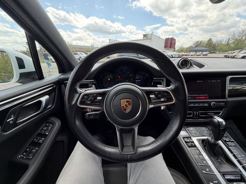 Used 2021 Porsche Macan w/ Premium Package AWD/4WD image 12