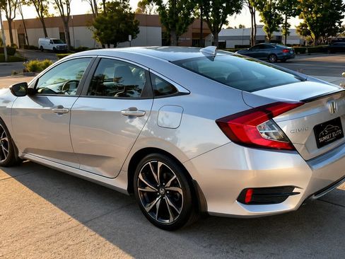 Used 2019 Honda Civic Sport image 10