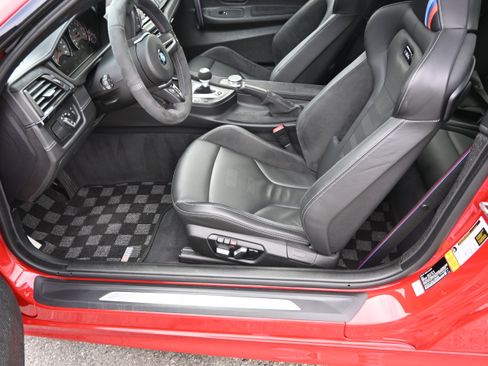Used 2020 BMW M4 CS w/ Executive Package RWD image 31
