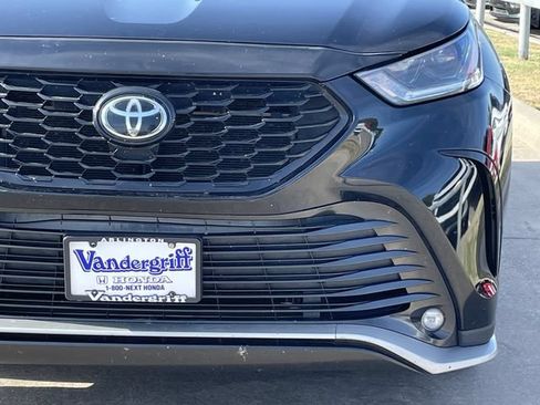 Used 2022 Toyota Highlander XSE FWD image 8