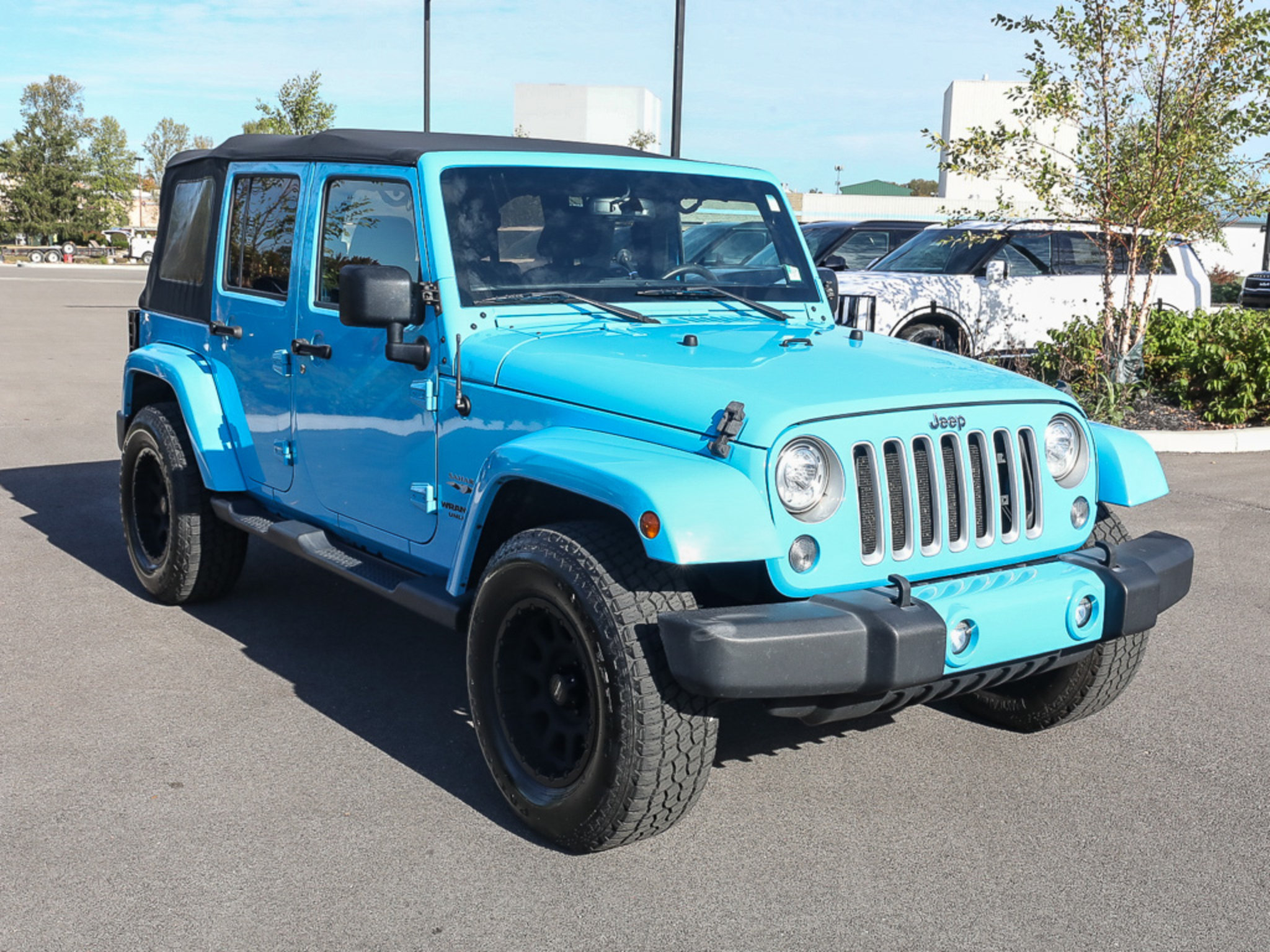 Used 2017 Jeep Wrangler Unlimited Sahara AWD/4WD image 9