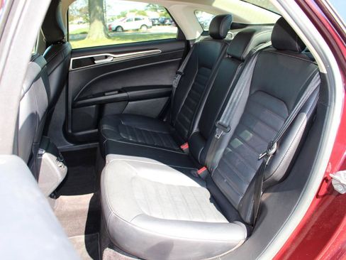 Used 2017 Ford Fusion SE w/ Fusion SE Technology Package FWD image 32