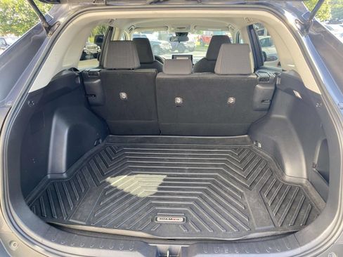 Used 2022 Toyota RAV4 LE FWD image 9