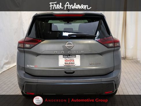 Used 2024 Nissan Rogue SV AWD/4WD image 4