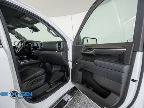 Used 2025 GMC Sierra 1500 SLT w/ SLT Premium Plus Package AWD/4WD image 39