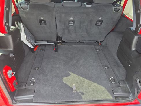 Used 2019 Jeep Wrangler Unlimited Sahara w/ Safety Group image 30