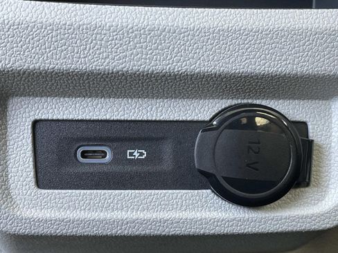 Certified 2023 Volkswagen Tiguan SE w/ Panoramic Sunroof Package image 14