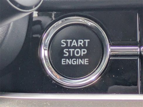 Used 2024 Mitsubishi Outlander SE image 35