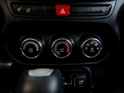 Used 2017 Jeep Renegade Latitude w/ Cold Weather Group image 20