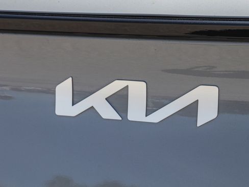 Used 2023 Kia Sportage SX image 9