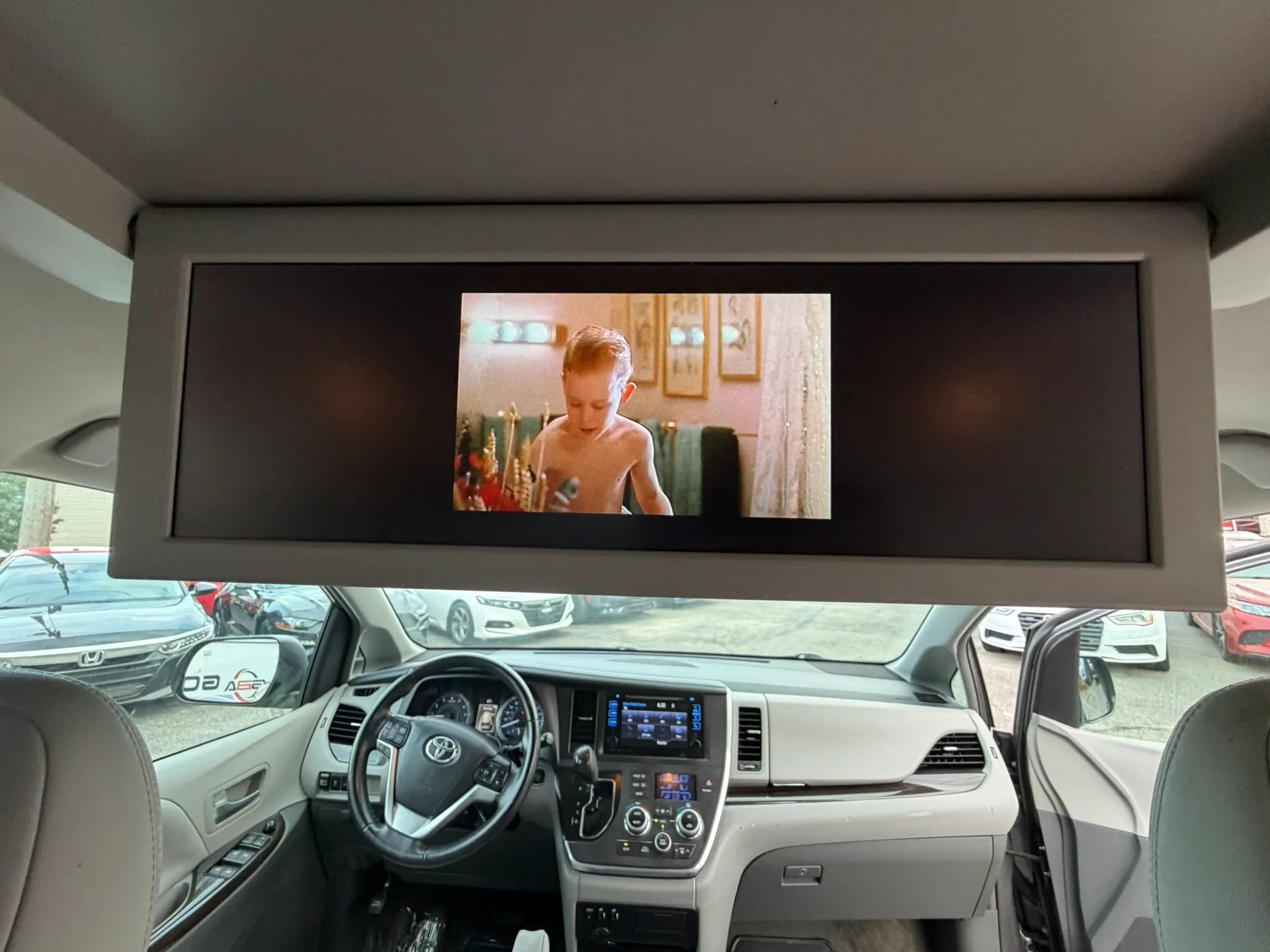 Used 2017 Toyota Sienna XLE Premium FWD image 32