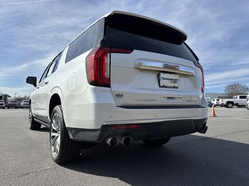 Used 2021 GMC Yukon XL Denali w/ Denali Premium Package image 8