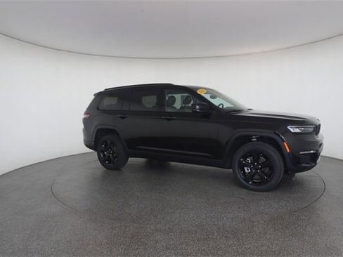 Used 2023 Jeep Grand Cherokee L Limited w/ Black Appearance Package image 26