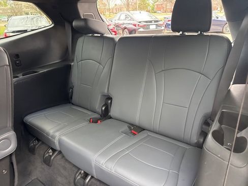 Used 2024 Buick Enclave Premium image 33