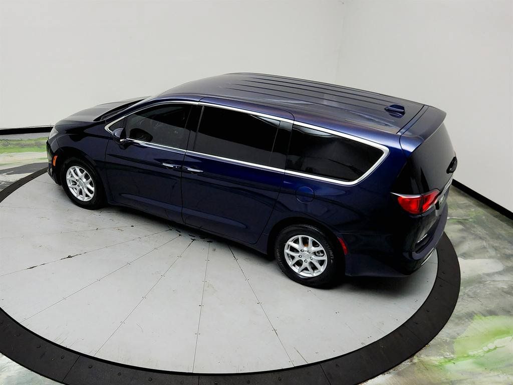 Used 2020 Chrysler Pacifica Touring FWD image 33