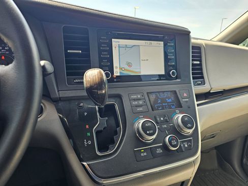 Used 2018 Toyota Sienna XLE w/ XLE Navigation Package FWD image 23