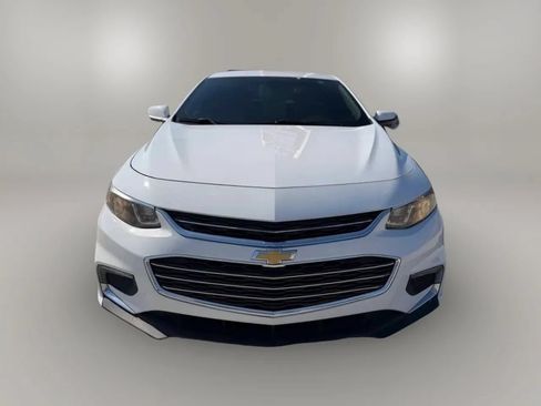 Used 2018 Chevrolet Malibu LT FWD image 2