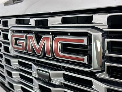 Used 2025 GMC Sierra 2500 Denali w/ Denali Reserve Package AWD/4WD image 33